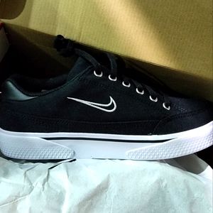 Wins nike GTS 97